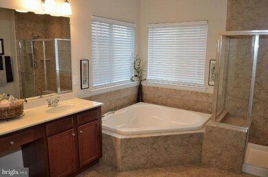 5808 Falls Gate Ct, Falls Church, VA 22041 - photo 5