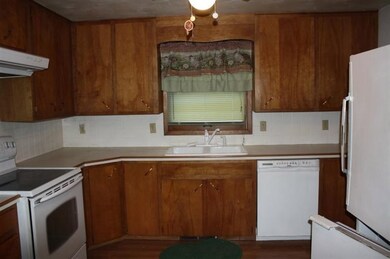 630 S Trindle St, Hugoton, KS 67951 - photo 5