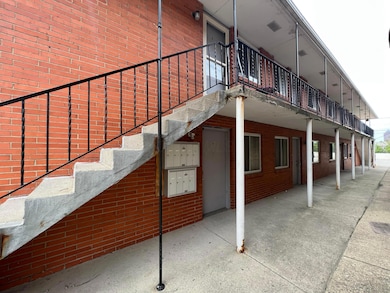 8 Flats in 229