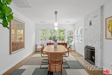 Convertable dining/den