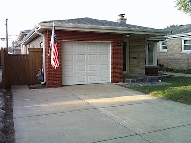 2918 W 99th Place, Evergreen Park, IL 60805 - photo 2