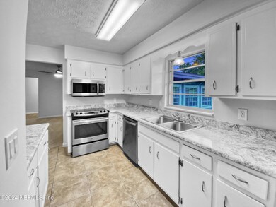 4646 Rhett Ct, Jacksonville, FL 32210 - photo 2