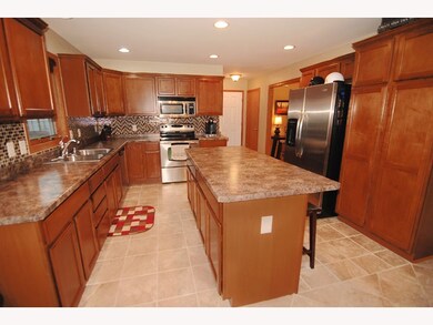 5189 Nannyberry Dr, Fitchburg, WI 53711 - photo 2