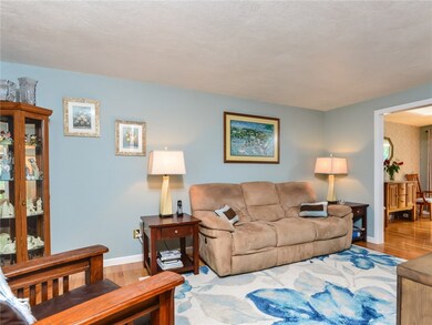 805 Pinewood Dr, Smithfield, RI 02917 - photo 5