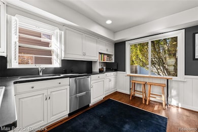 1882 Melbourne St, Birmingham, MI 48009 - photo 5