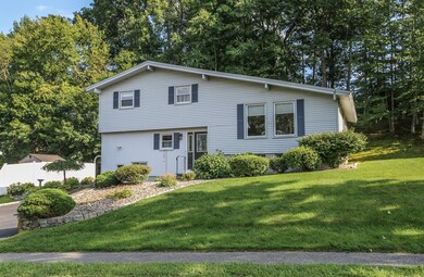 98 Fort Meadow Dr, Hudson, MA 01749 - photo 2