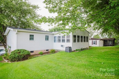 402 Deerfield Ct, Hendersonville, NC 28792 - photo 7