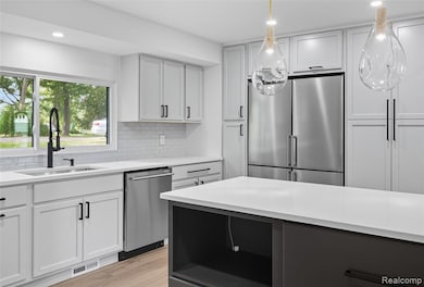 5190 Westcombe Ln, West Bloomfield, MI 48324 - photo 7