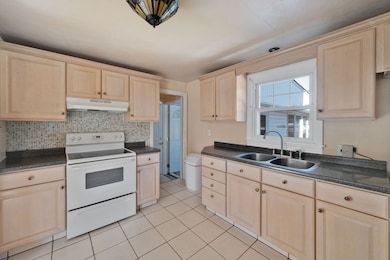 15 Pearl St, Windsor Locks, CT 06096 - photo 5