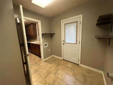 613 Willow St, Hurst, TX 76053 - photo 6