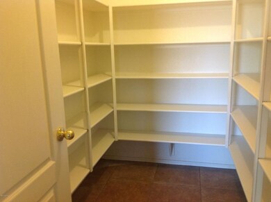 Bermuda-pantry