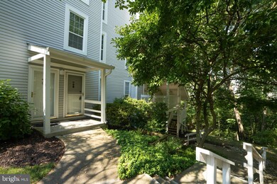 11988 Cardamom Dr, Woodbridge, VA 22192 - photo 2