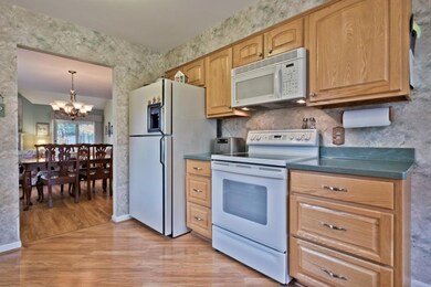 Eat-in Kitchen