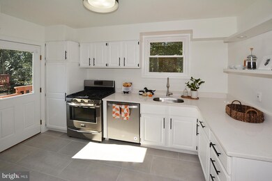 120 E Taylor Run Pkwy, Alexandria, VA 22314 - photo 4