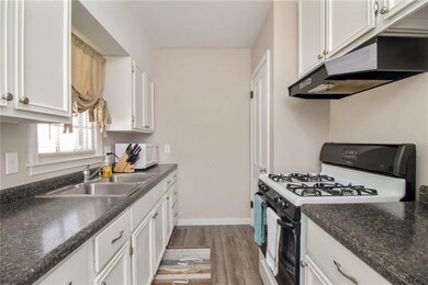 1241 E 33rd Ct, Des Moines, IA 50317 - photo 5