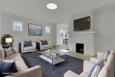 7-web-or-mls-939A3613 - Living Room - Mo