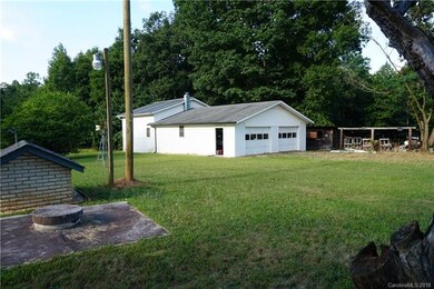 Garage with 4 garage doors and lift!
