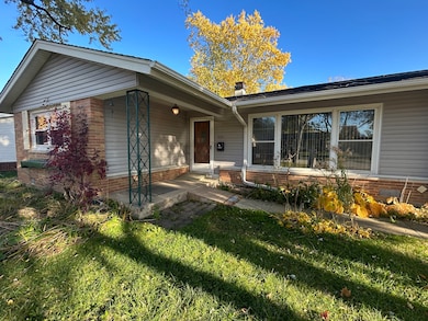 333 Charing Cross Rd, Elk Grove Village, IL 60007 - photo 2