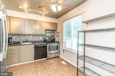 151 Bourbon Ct, Parkville, MD 21234 - photo 4