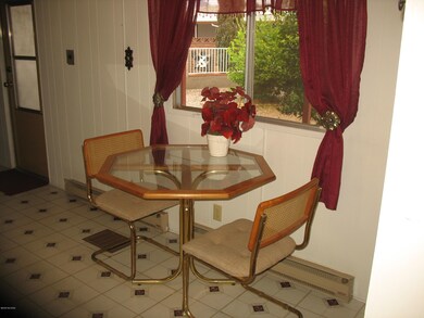 5850 Box R Kitchen (1)