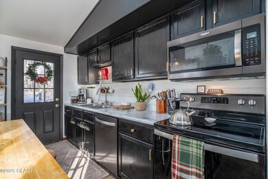 8 Kemble Cir, East Grand Forks, MN 56721 - photo 2