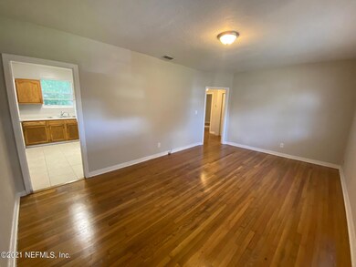 563 Aiken Rd, Jacksonville, FL 32216 - photo 3