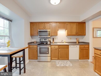8122 Londonderry Ct, Laurel, MD 20707 - photo 7