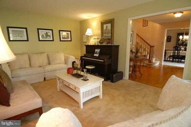 7828 Lakeland Valley Dr, Springfield, VA 22153 - photo 3