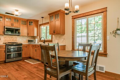 1117PioneerDr_00018