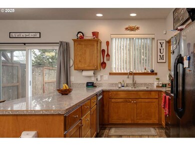 433 SW Pemberly Loop, McMinnville, OR 97128 - photo 5