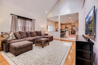 007_Grand Room