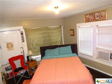 1031 E Weinert St, Seguin, TX 78155 - photo 6