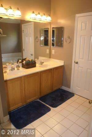 10207 Ackerly Terrace, Lanham, MD 20706 - photo 4