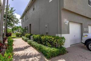 3012 Laurel Ridge Cir, Riviera Beach, FL 33404 - photo 6