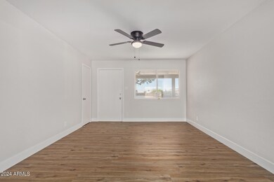 8235 W Cora Ln, Phoenix, AZ 85033 - photo 7