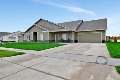 453 S Longbranch Dr unit 455 S Longbranch Dr, Maize, KS 67101 - photo 2