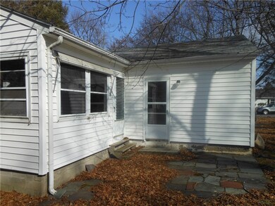27 Randall St, Greenville, RI 02828 - photo 4