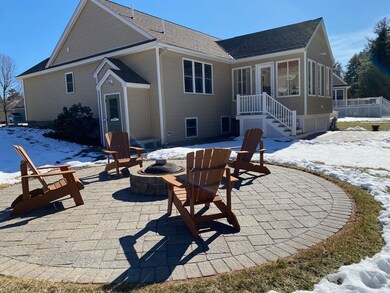 19 Pilgrim Cir, Nashua, NH 03063 - photo 4