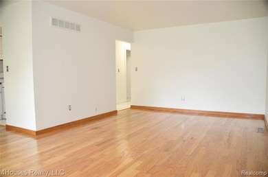 737 E Fox Hills Dr unit 180, Bloomfield Hills, MI 48304 - photo 3