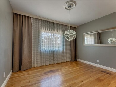 Informal dining or sitting area on 2nd floor