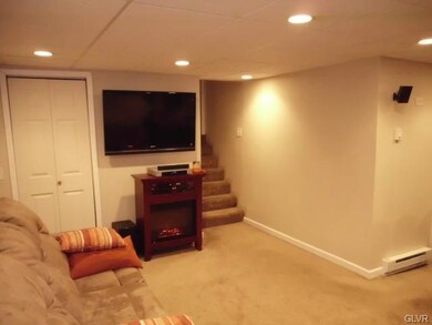 1048 N 10th St, Whitehall, PA 18052 - photo 5