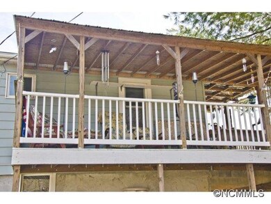 Covered side porch