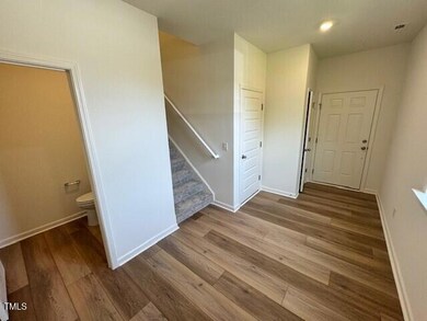 RR 35 - Entryway