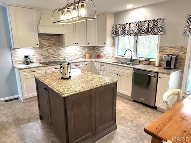 15113 Isleview Dr, Chesterfield, MO 63017 - photo 4