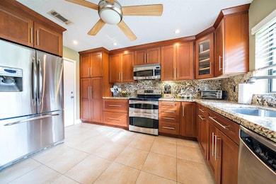 4763 Quailwood Crescent-large-003-5-4763