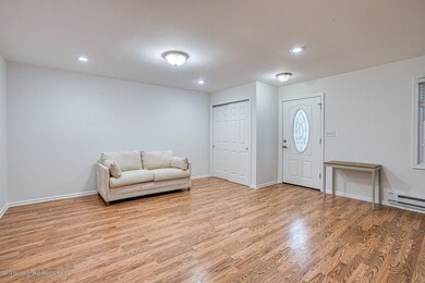 162 Parkway Dr Unit B Freehold-large-004