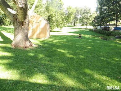 1738 W 49th St, Davenport, IA 52806 - photo 2