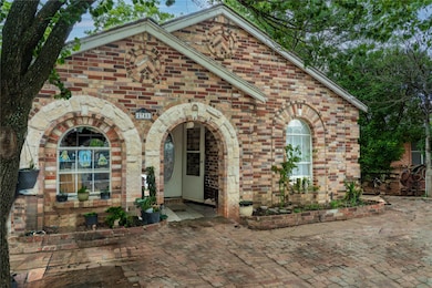 2746 Sharon St, Dallas, TX 75211 - photo 4