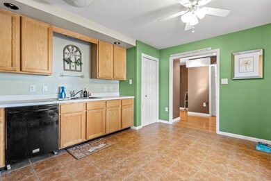 76 Case Ave unit 76, Seekonk, MA 02771 - photo 4