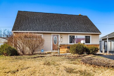 647 Savannah Dr, Columbus, OH 43228 - photo 2